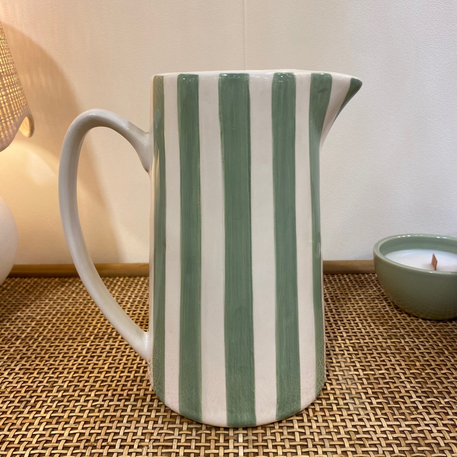 Carafe ou vase à rayures matcha vert et blanc - 2