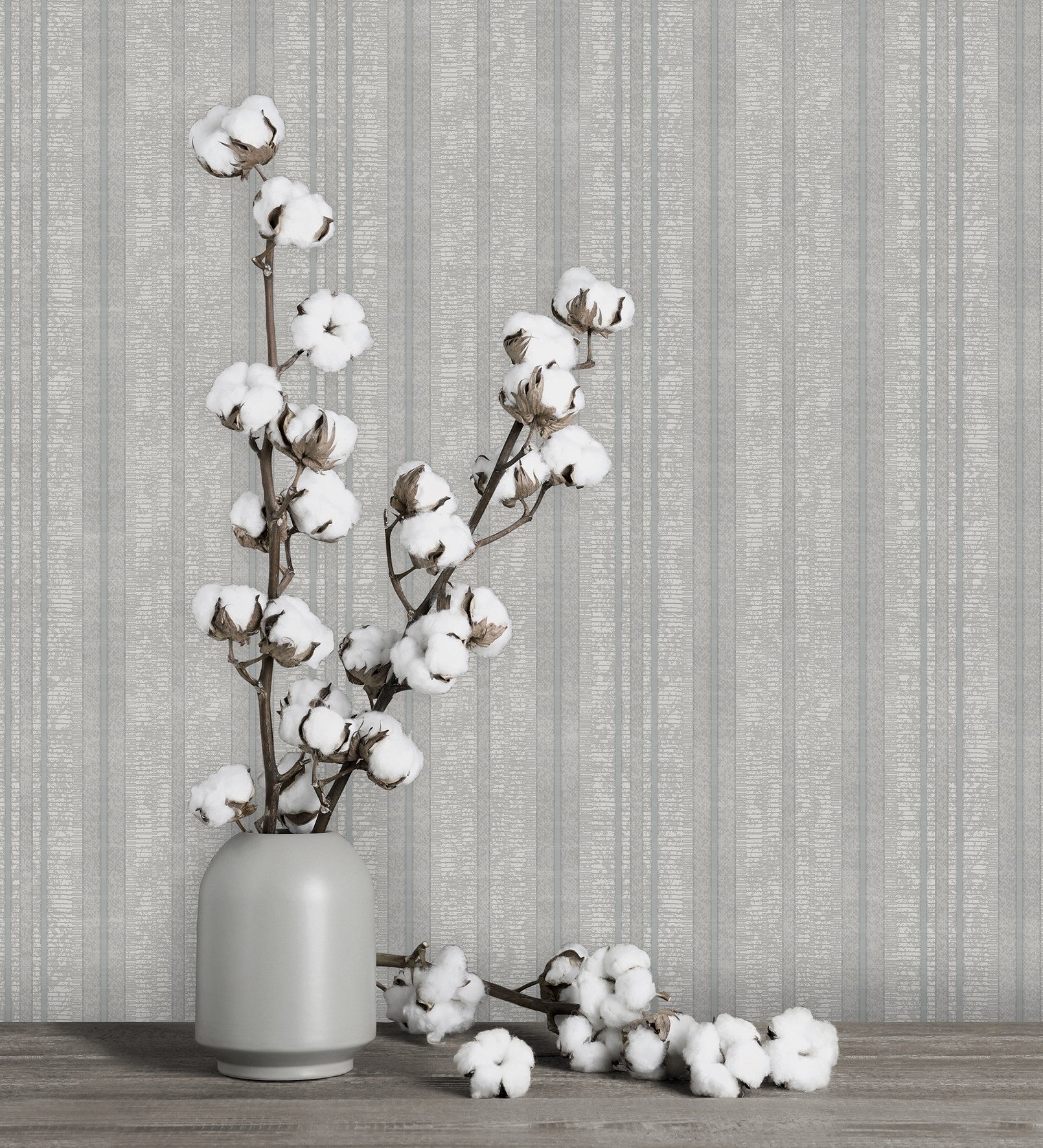 Papel pintado vinílico lavable de rayas gris con textura en relieve - enzo stripes 681661 de gaulan - rollo de 10 m x 1,06 m