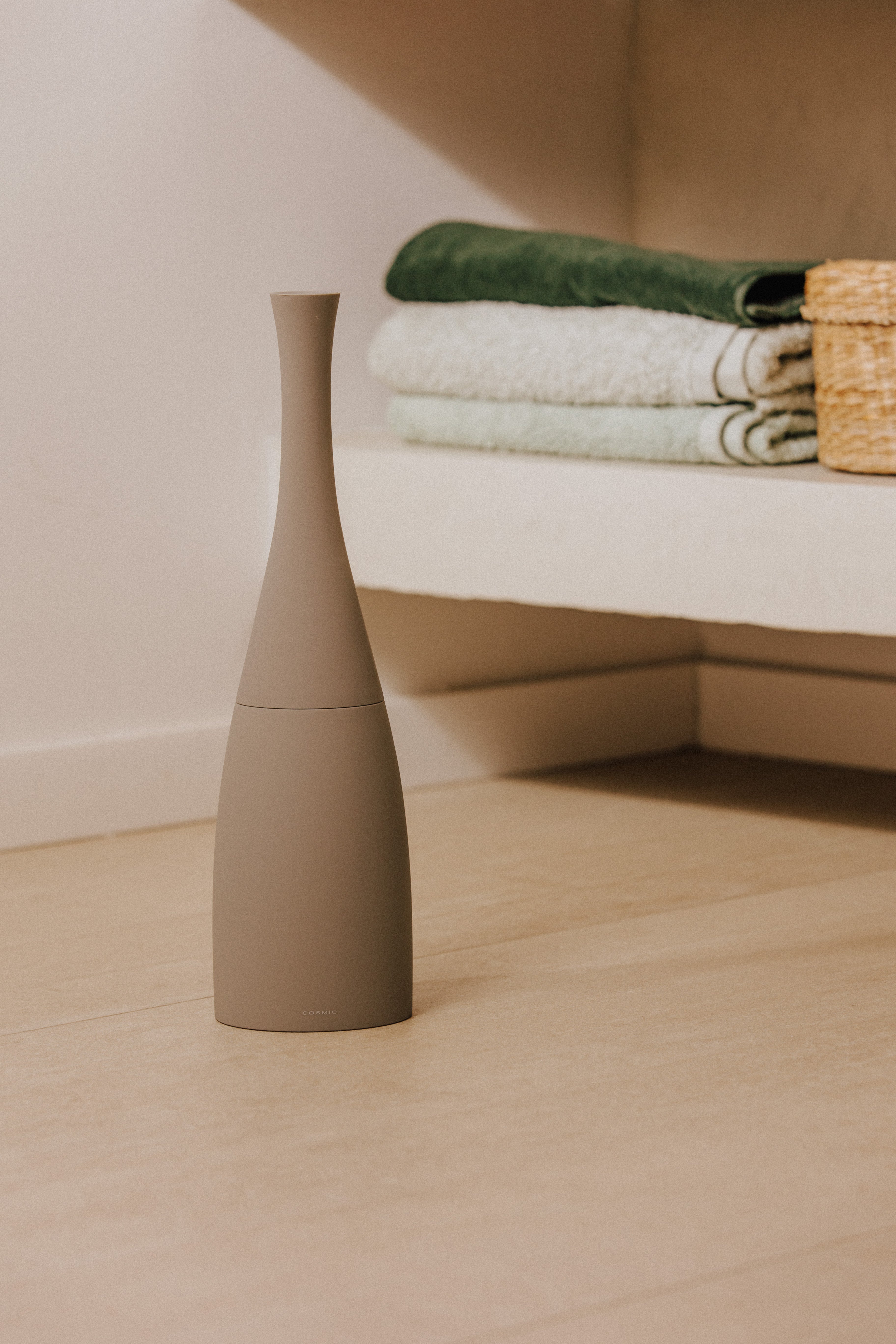 COSMIC SAKU Brosse de Toilette Minimaliste de Style Nordique Fabriquée en Plastique et Résine. Porte-brosse de Sol pour WC - 4