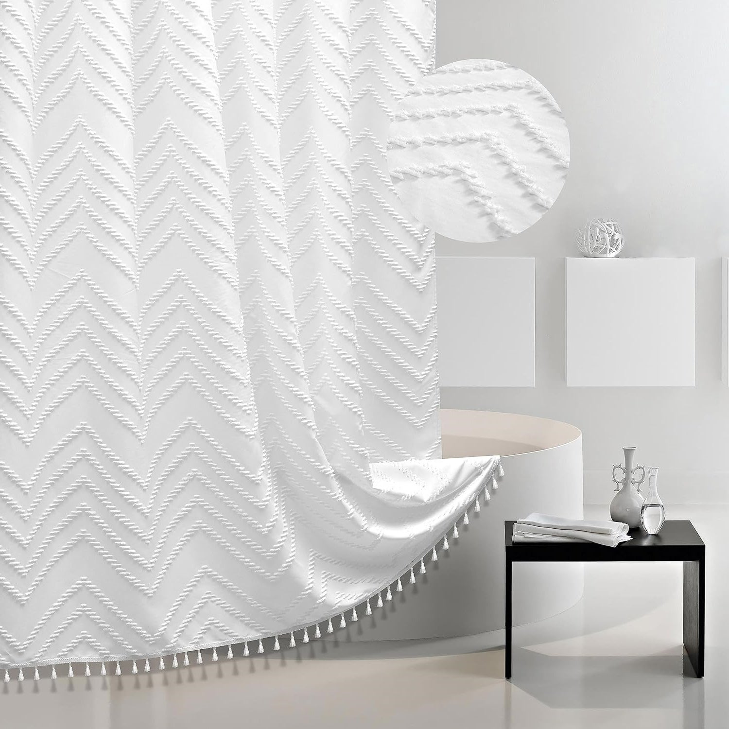Zasłona prysznicowa Boho x cm biała frędzlami wykonana tkaniny nowoczesna stylu farmhouse teksturowana wypukłym wzorem paski Chevron minimalistyczna