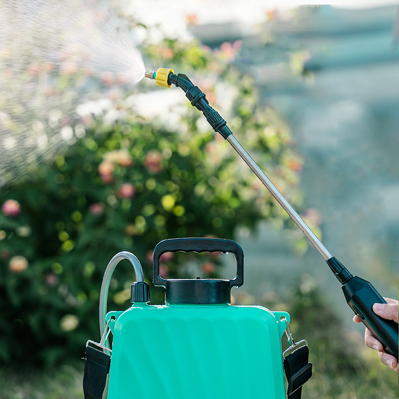 Spruzzatore elettrico da giardino da 5 litri, con 3 ugelli regolabili, tubo da 10 m e manico telescopico, spruzzatore ricaricabile tramite USB, bianco - 8