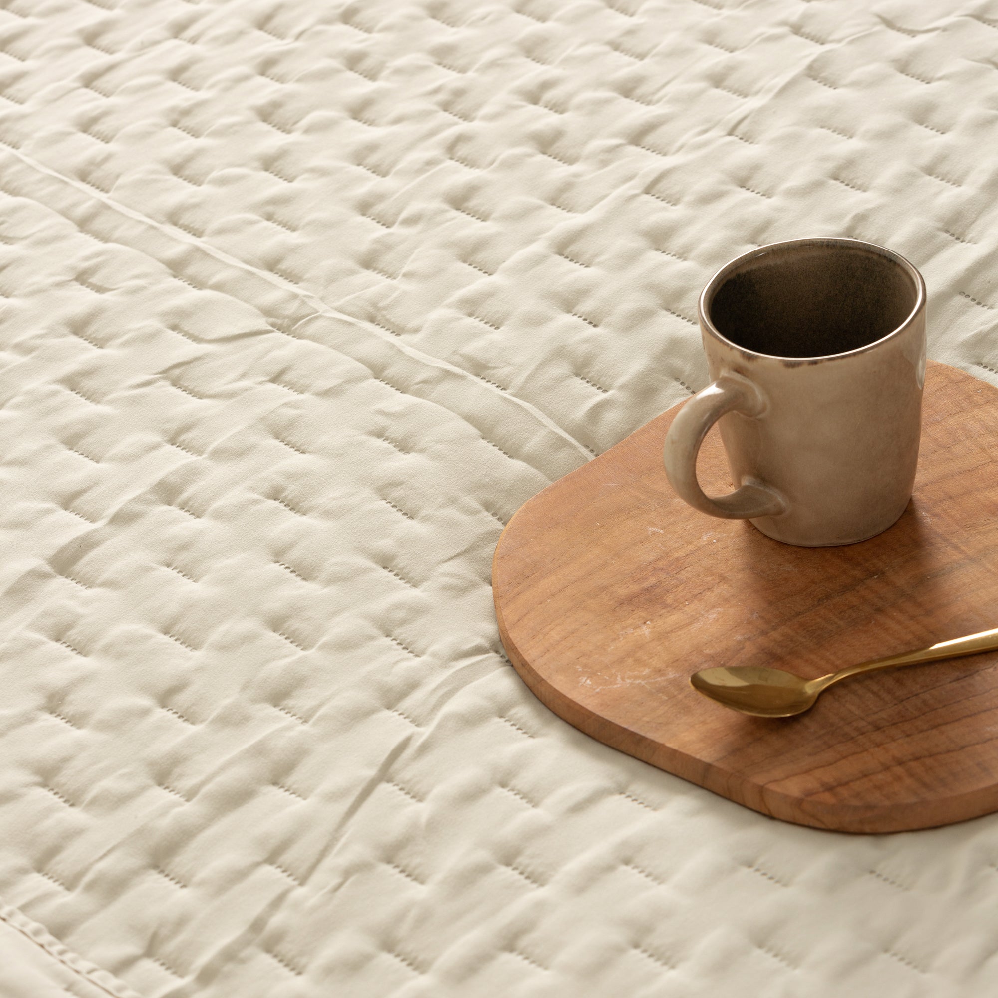 Couvre-lit matelassé uni avec taie d'oreiller 180x270 + 50x70 cm beige - 2