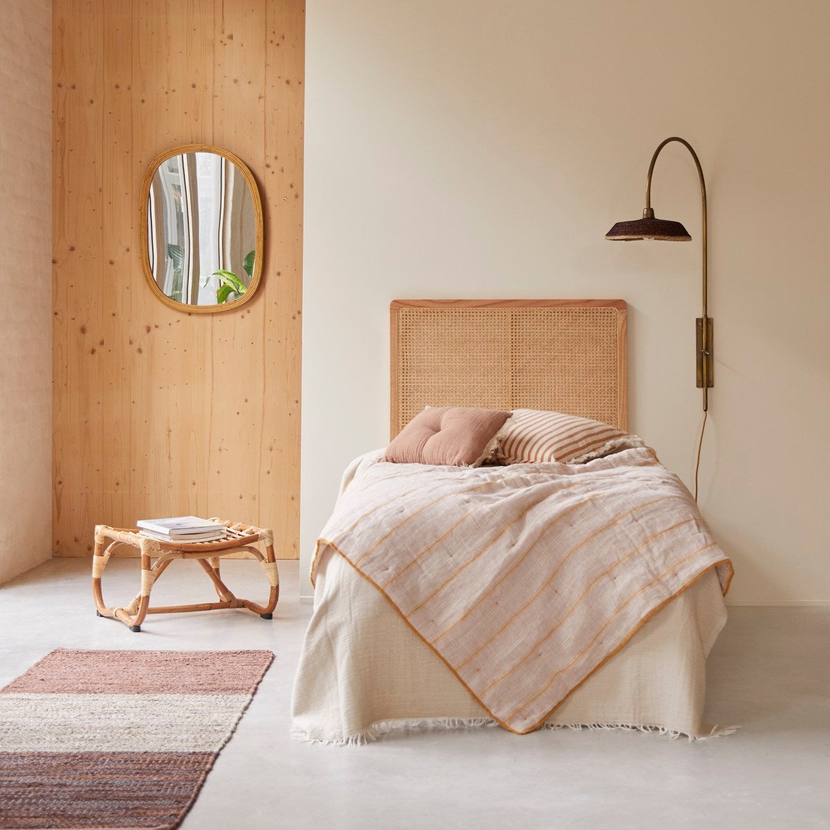 MOMMA HOME Testiera Letto Imbottita Modello Luna - Tessuto Morbido E Gambe In Legno, 150x60 Cm, Marrone - 5
