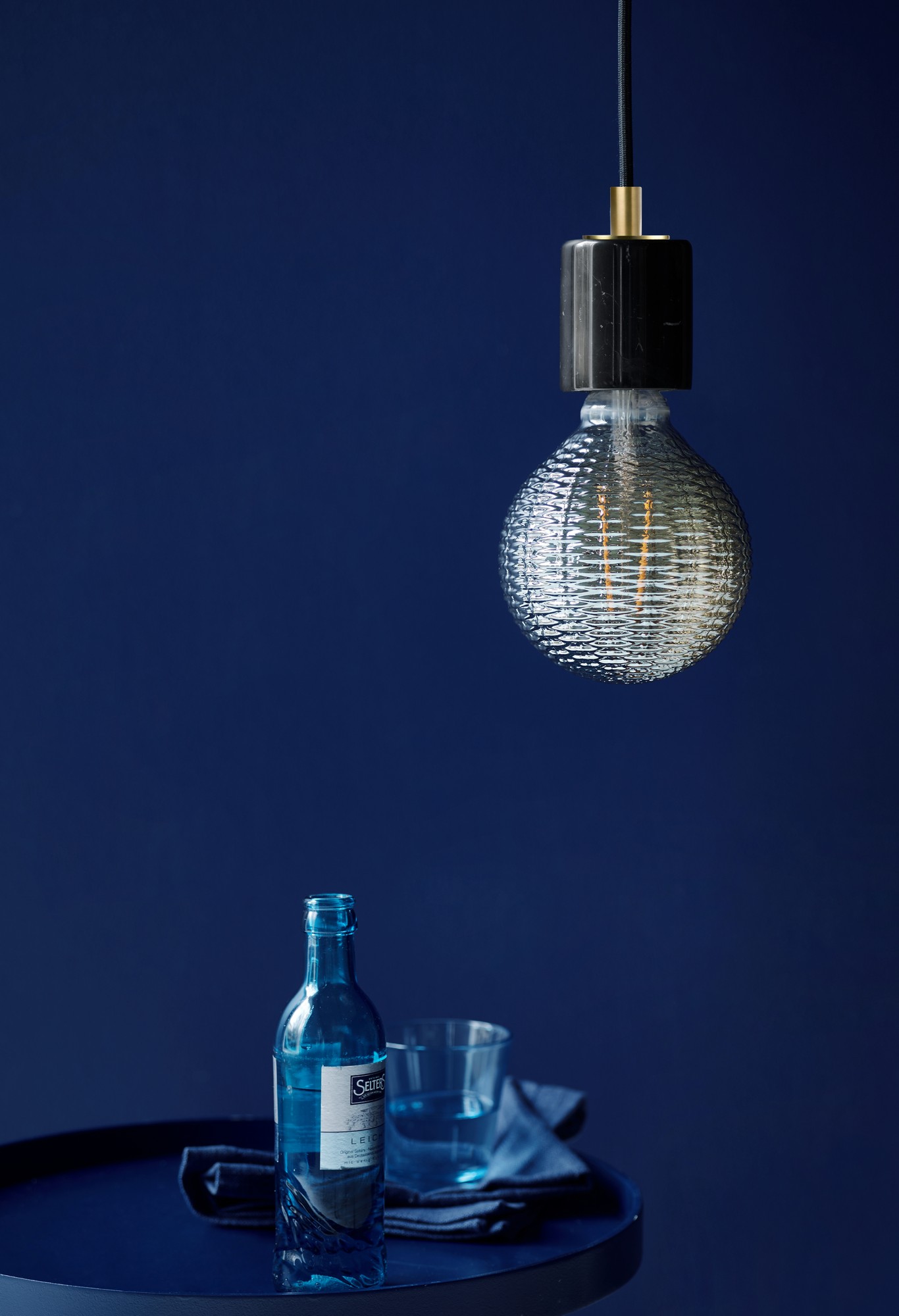 Lampa sufitowa wisząca Nordlux SIV z czarnego marmuru ze złotymi detalami