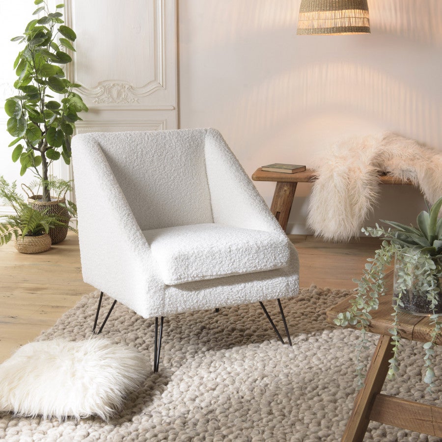 Albane - sillón de tela bouclette blanca con patas de metal negro