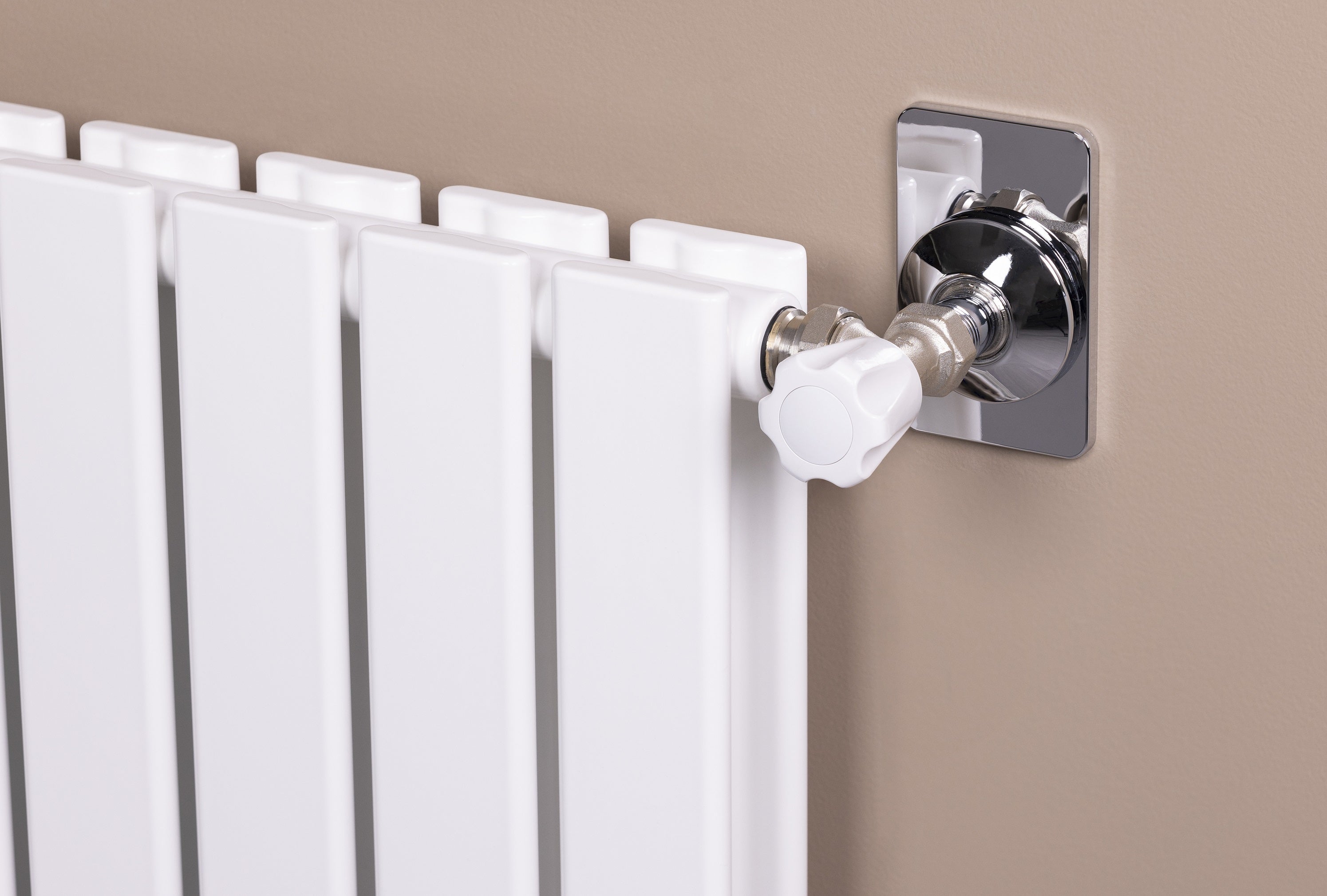 Kit completo con rubinetto di radiatore manuale a squadra 1/2 NT - 2