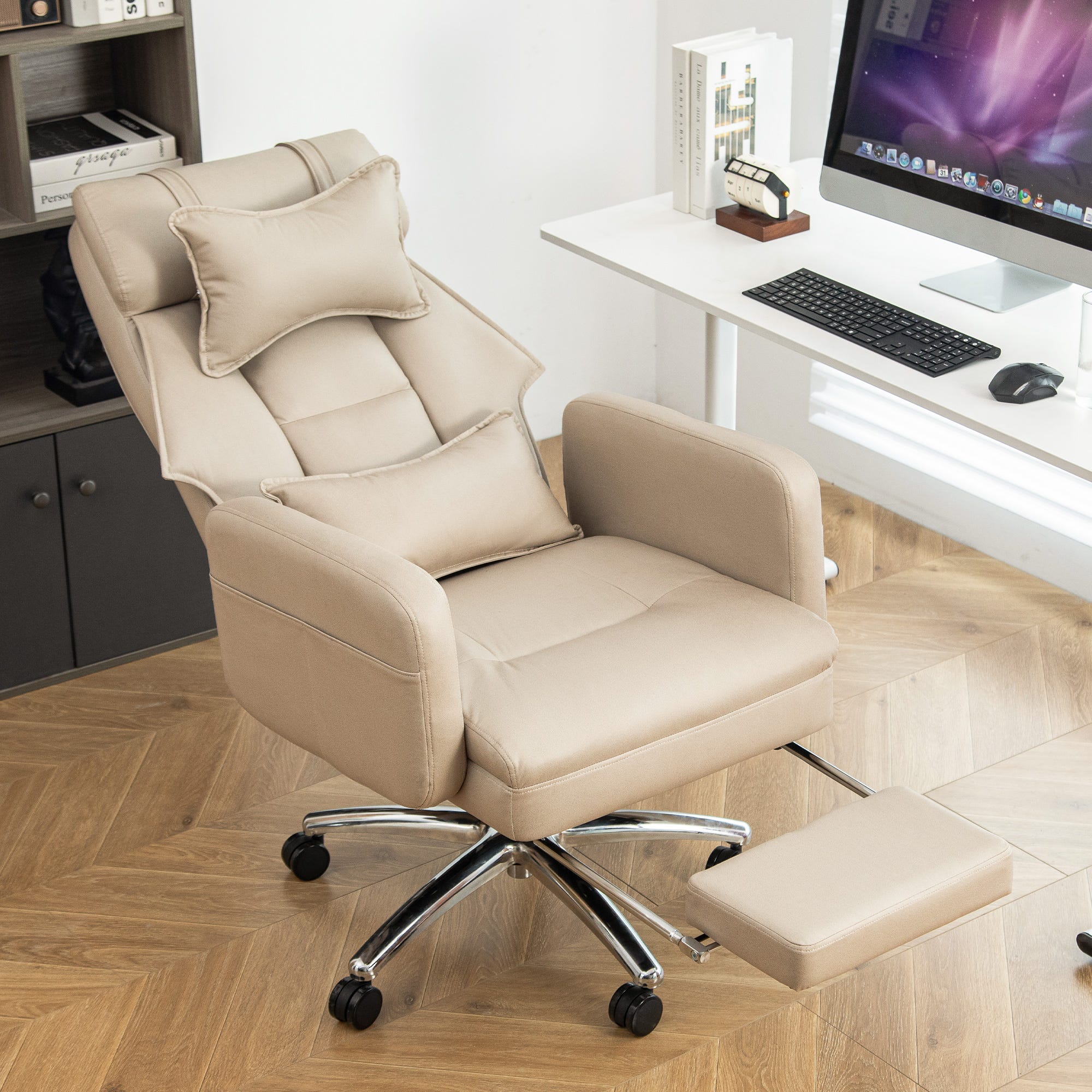 Sedia da ufficio ergonomica con reclinazione di 155°, poggiapiedi retrattile, girevole e regolazione dell'altezza, beige | Leroy Merlin Sedia da ufficio ergonomica con reclinazione di 155°, poggiapiedi retrattile, girevole e regolazione dell'altezza, beige | Leroy Merlin