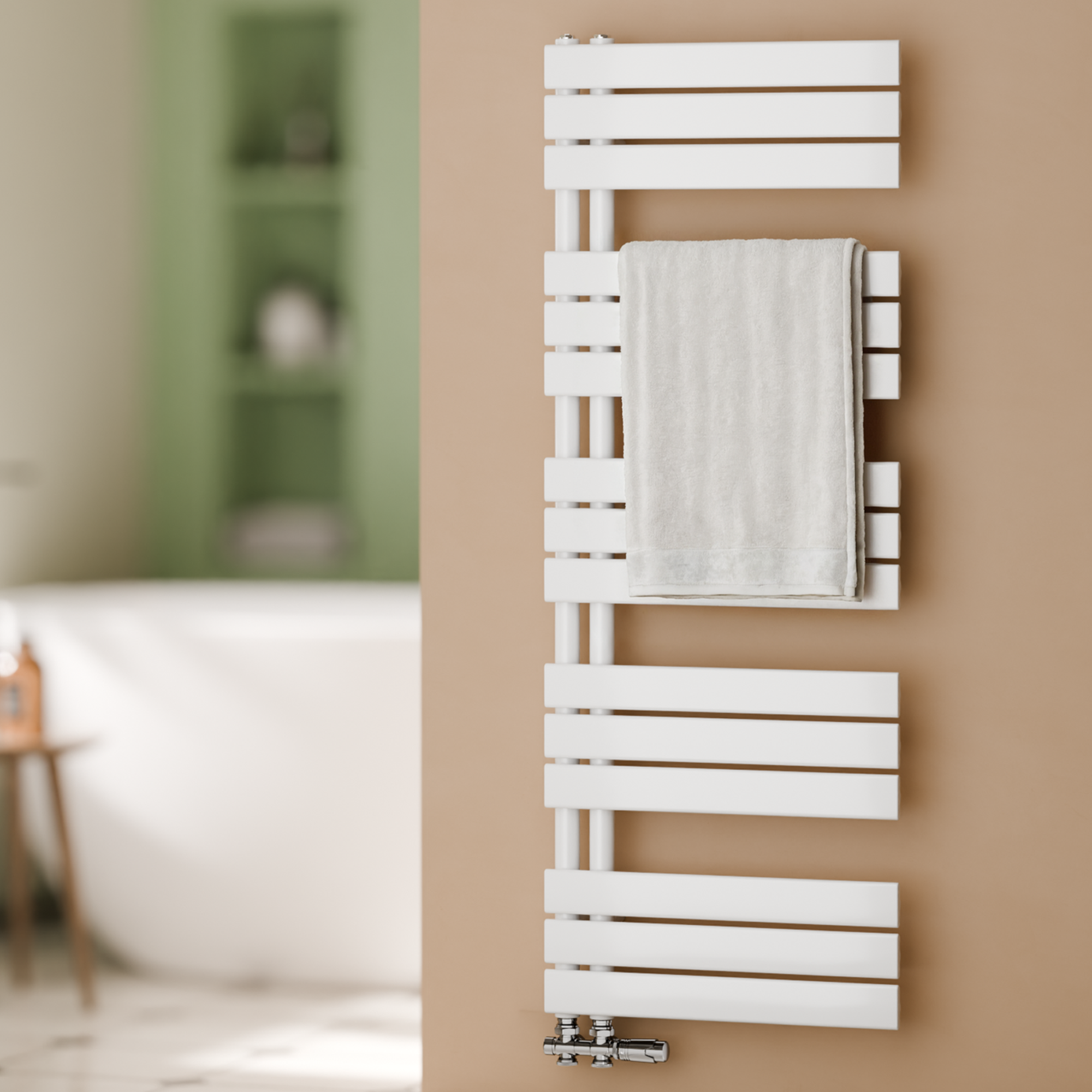 Grzejnik łazienkowy drabinkowy na ciepłą wodę - Stalowy z podłączeniem środkowym - Kolor biały - Wymiary 1320 x 500 mm - Moc 661 W