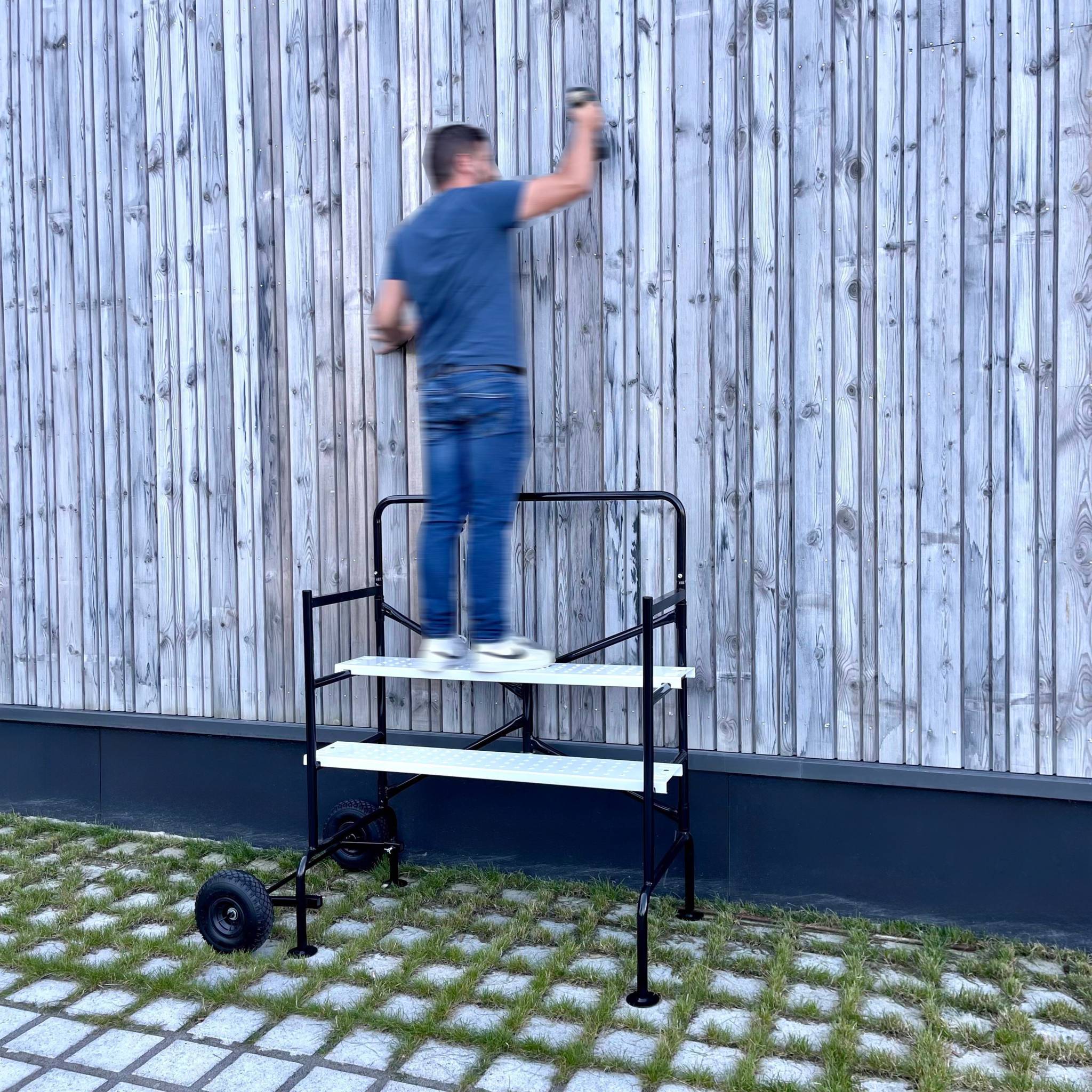 Echafaudage roulant et pliant sur deux niveaux - mobile. 2 roues. L140x l78 x H135cm ouvert. poids supporté 150 kgs - 5