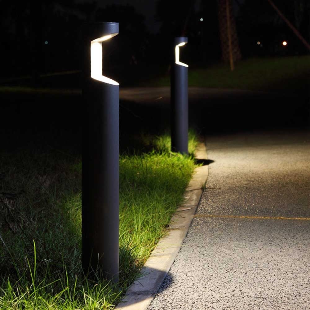 Potelet Extérieur Dakar Avec Prises Électriques - Lampe Solaire IP44 Pour Allée, Terrasse Ou Garage