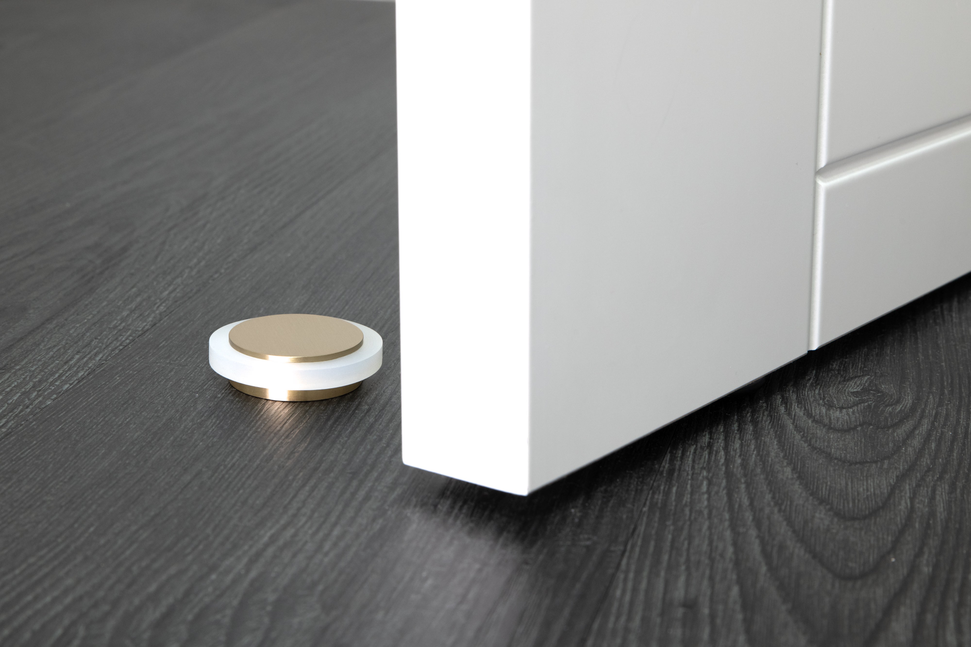 Lot de 2 butées de porte 35 x 12 mm pour sol, laiton satiné avec caoutchouc de protection blanc, adhésif, EVI Herrajes - 2