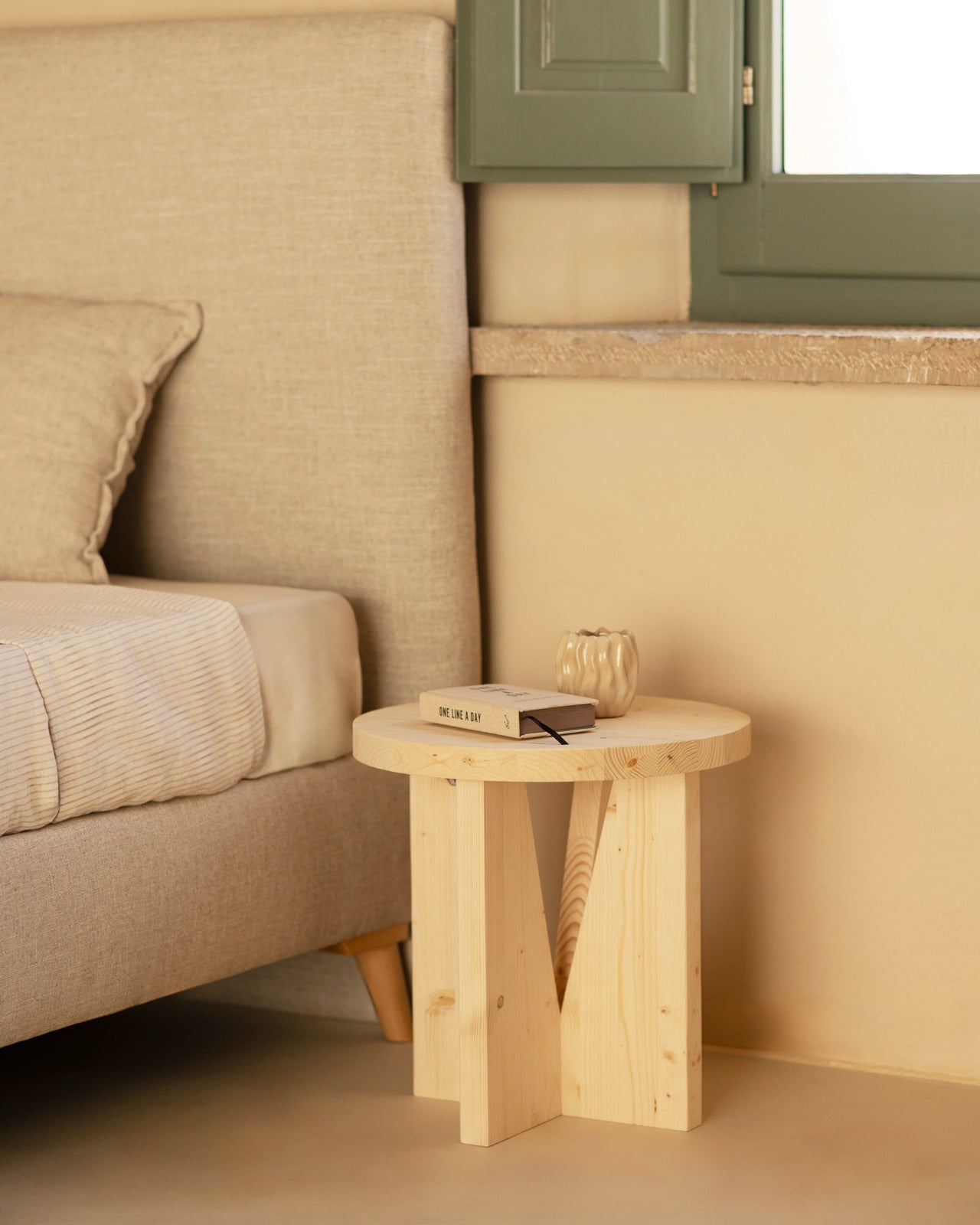 VEGA - Table de chevet en bois en ton beige de 40x40cm - DECOWOOD - 2