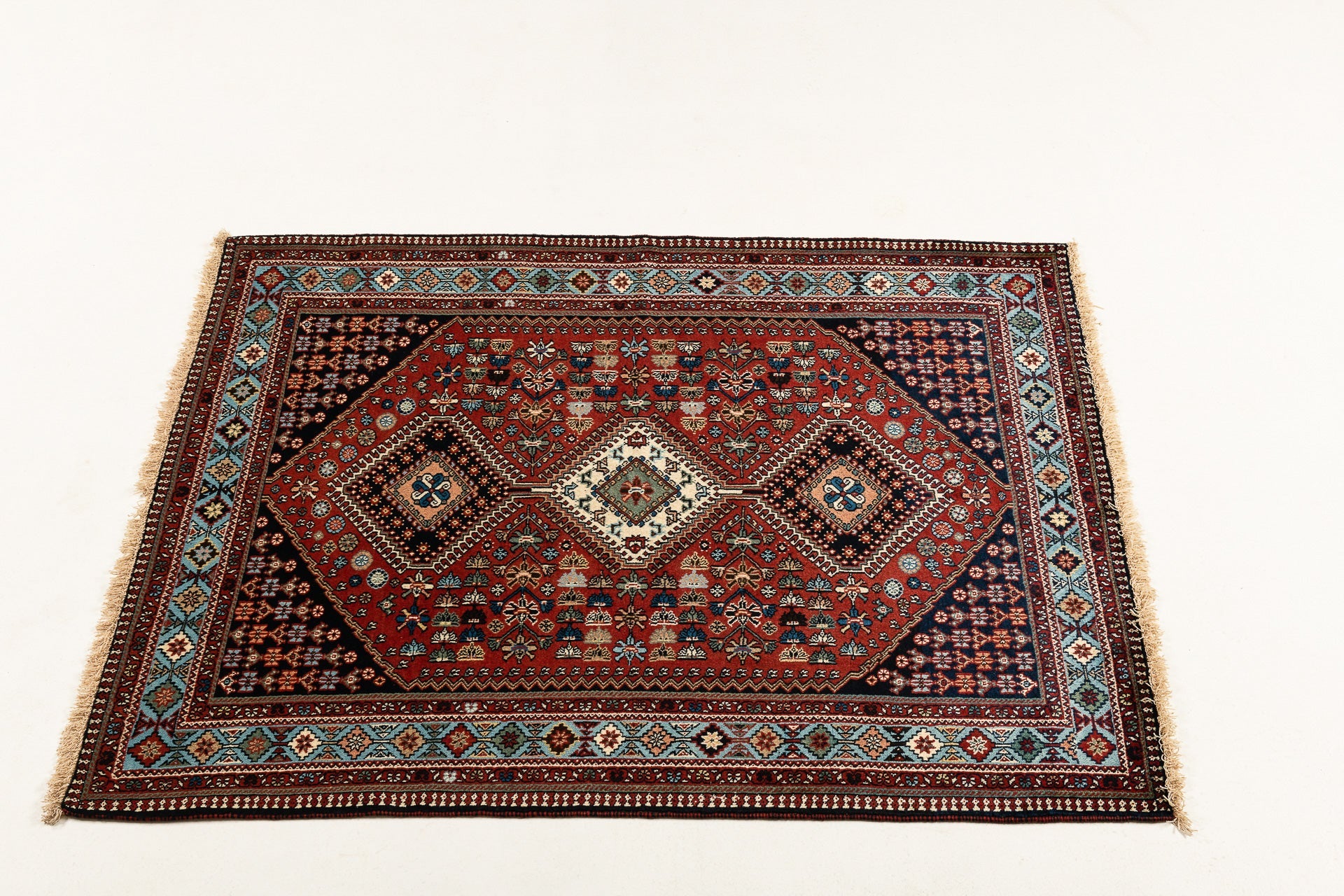 Oryginalny ręcznie robiony orientalny dywan, wymiary: 190x145 cm z certyfikatem autentyczności