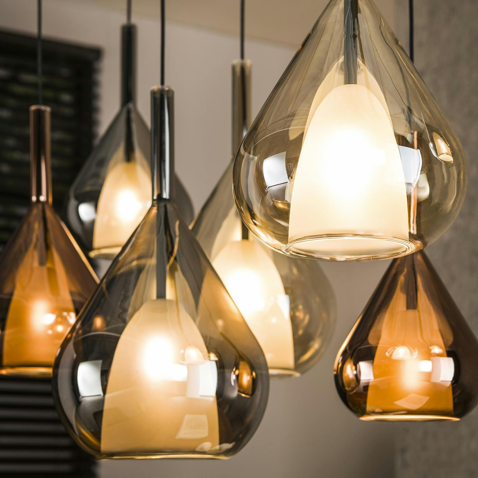 Suspension en verres assortis forme goutte 7 abat-jour NIAGARA - 3