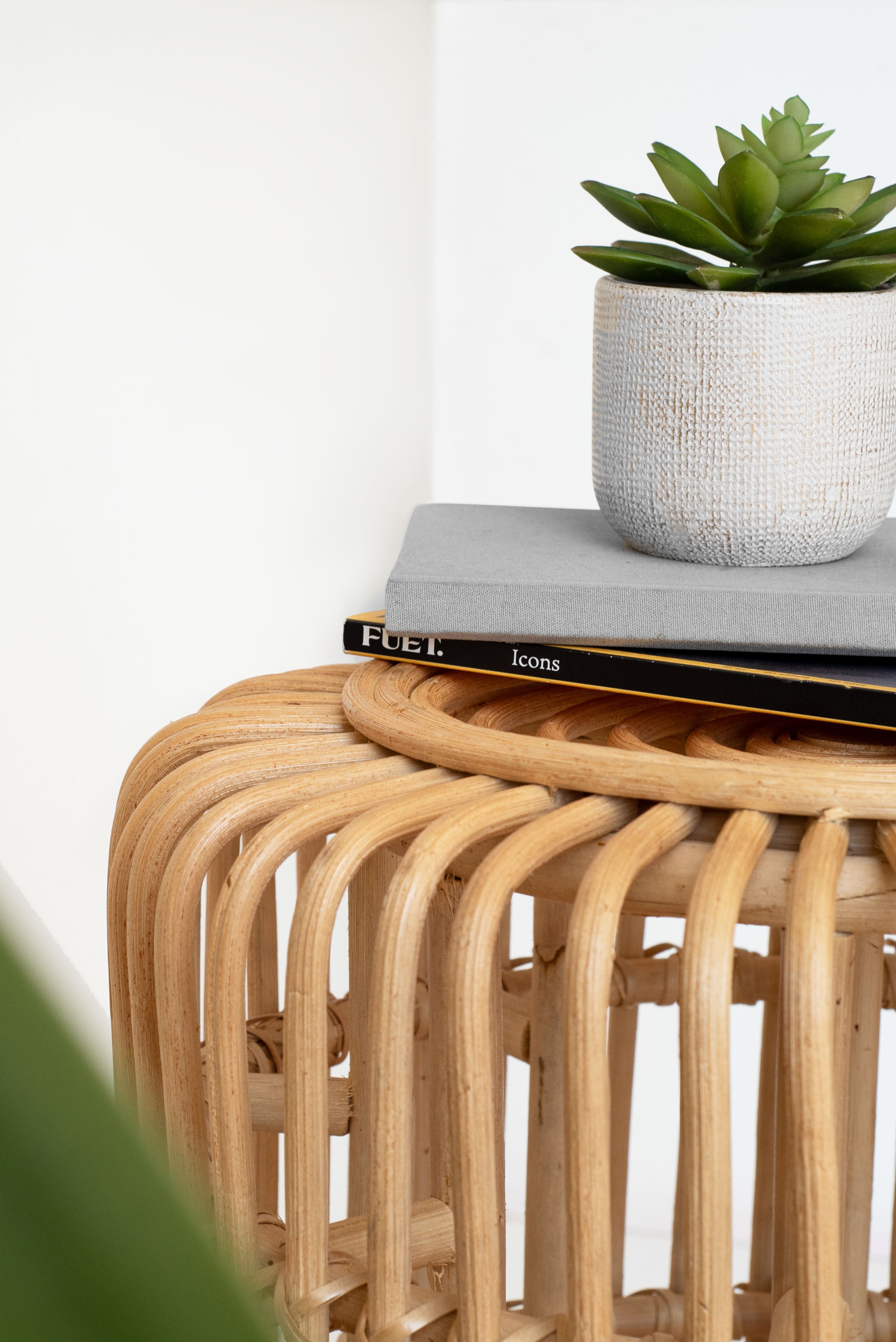 Stolik pomocniczy z rattanu Ø40x50 cm | Ręcznie wykonany, naturalny i uniwersalny do wnętrz i na zadaszony taras - 3