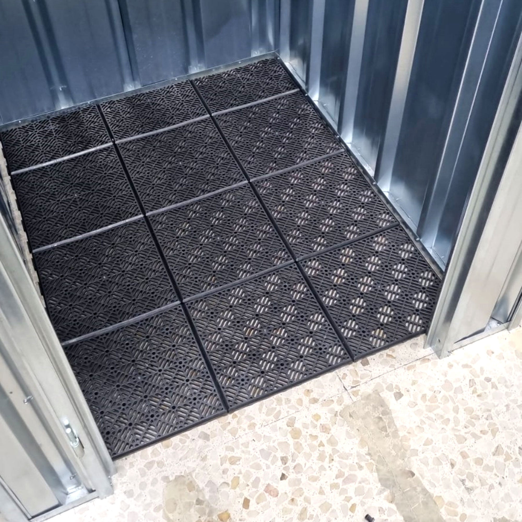 Loseta Gris Forja de polipropileno ventilada 30x30x1,5cm - Para suelos de piscinas, terrazas, tarima flotante, césped artificial, perreras - 2