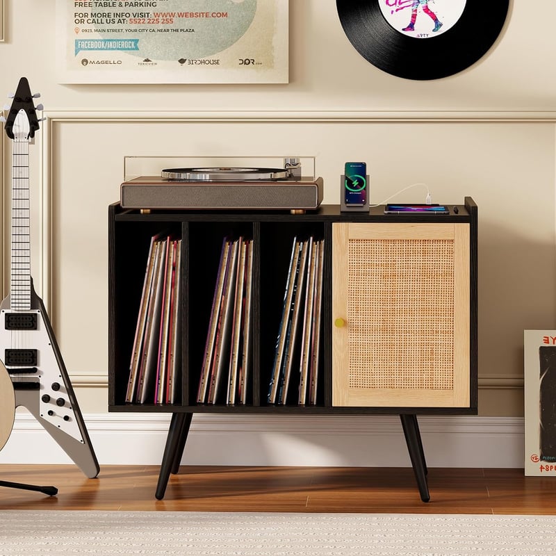 Mebel na Gramofon z Ładowarką, Stojak na Płyty Winylowe z Szafką z Drzwiami z Rattanu, Ekspozytor na Płyty, 80 x 40 x 64,5 cm (Czarny)