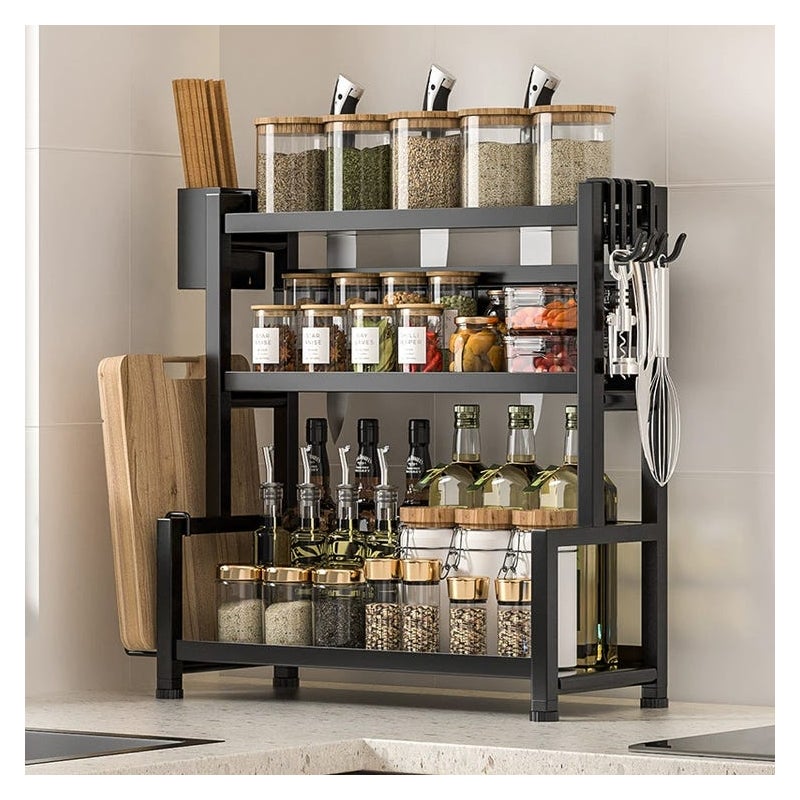 50-centymetrowy, wytrzymały, czarny, 3-poziomowy regał kuchenny z haczykami, uchwytem na pałeczki i deską do krojenia.