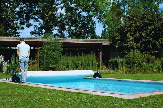 COUVERTURE DE PISCINE GONFLABLE KOVERLOOP ASSIST MOTORISEE 3m x 6m