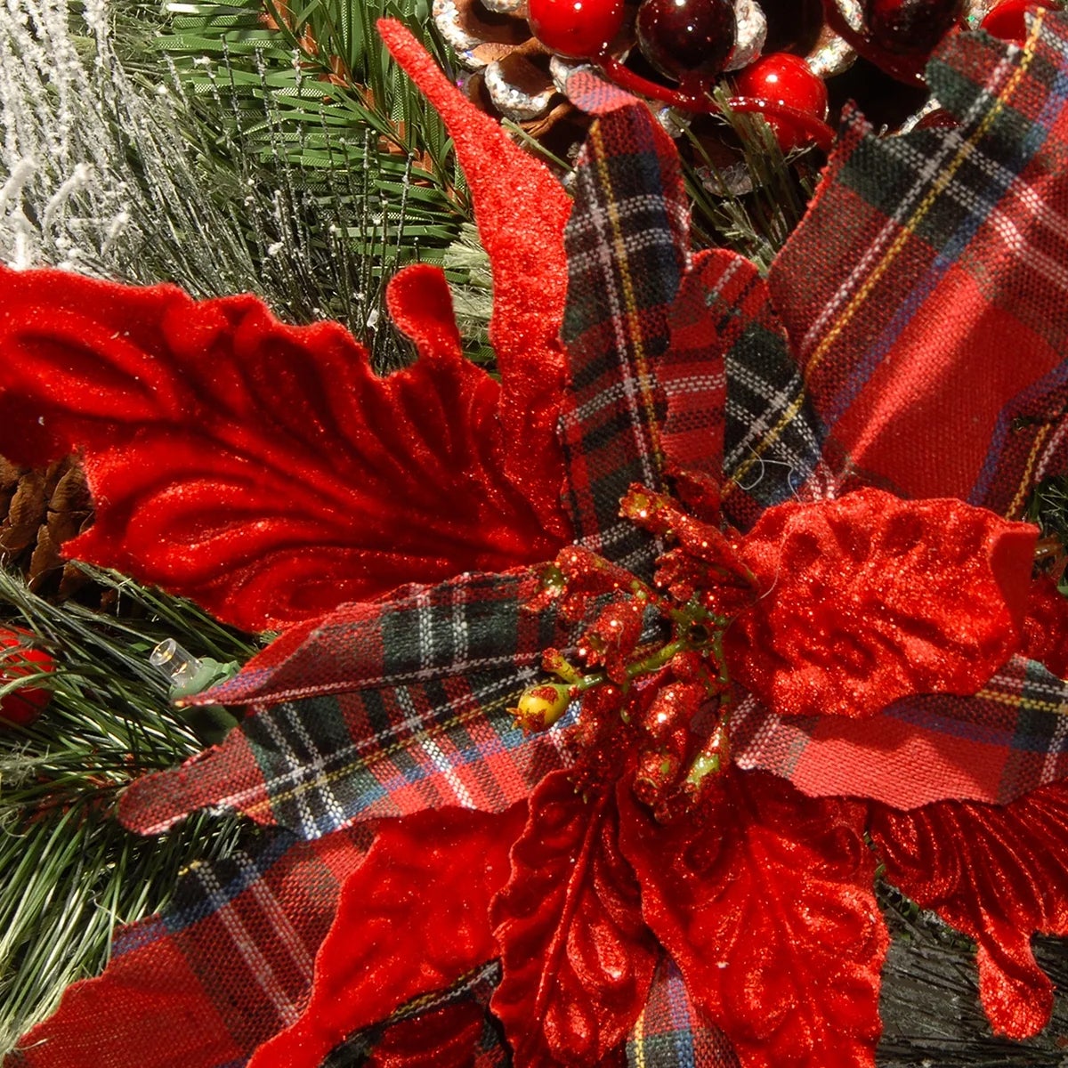 Ghirlanda Natalizia Pre-illuminata MISSPIN – 1,8 M, Con Bacche Rosse, Luci Incluse - 5