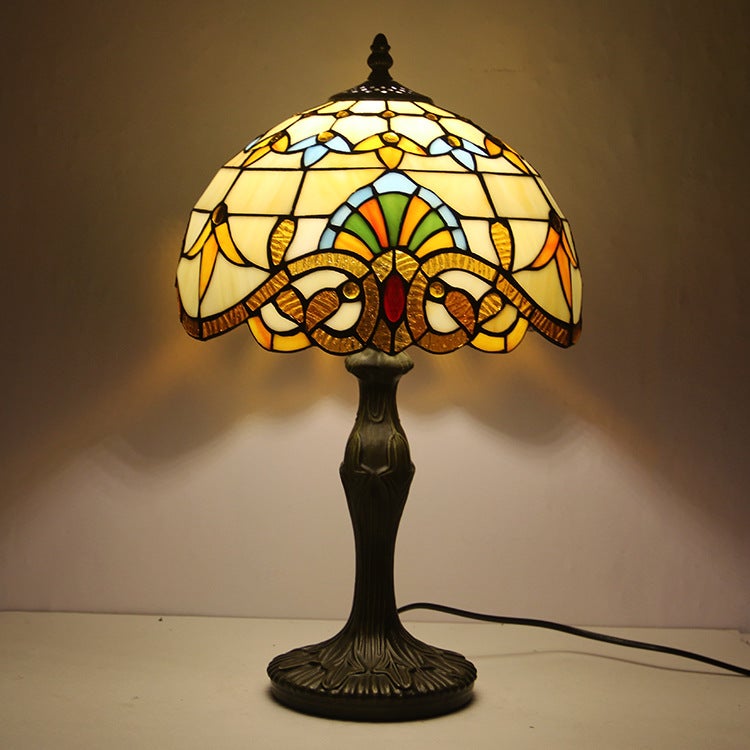 lampe-de-table-tiffany-vitrail-abat-jour-artisanal-id-ale-pour-salon