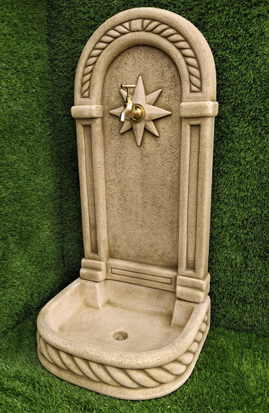 Fontaine murale Ouest 37x32x77cm. pour les Jardins en Betón Pierre. Couleur Vert - 4