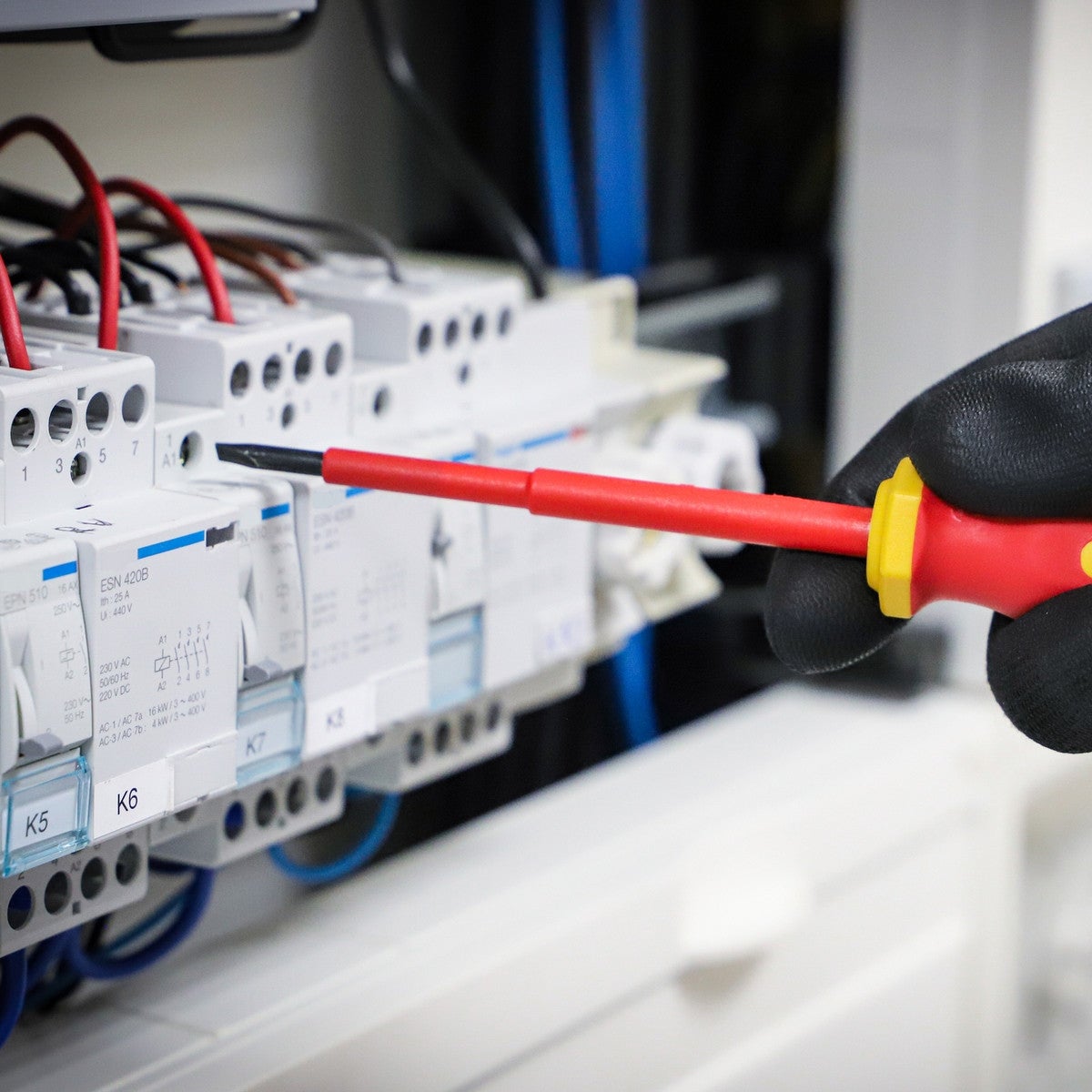 JEU DE 5 TOURNEVIS D'ELECTRICIEN ISOLES BGS TECHNIC - 5