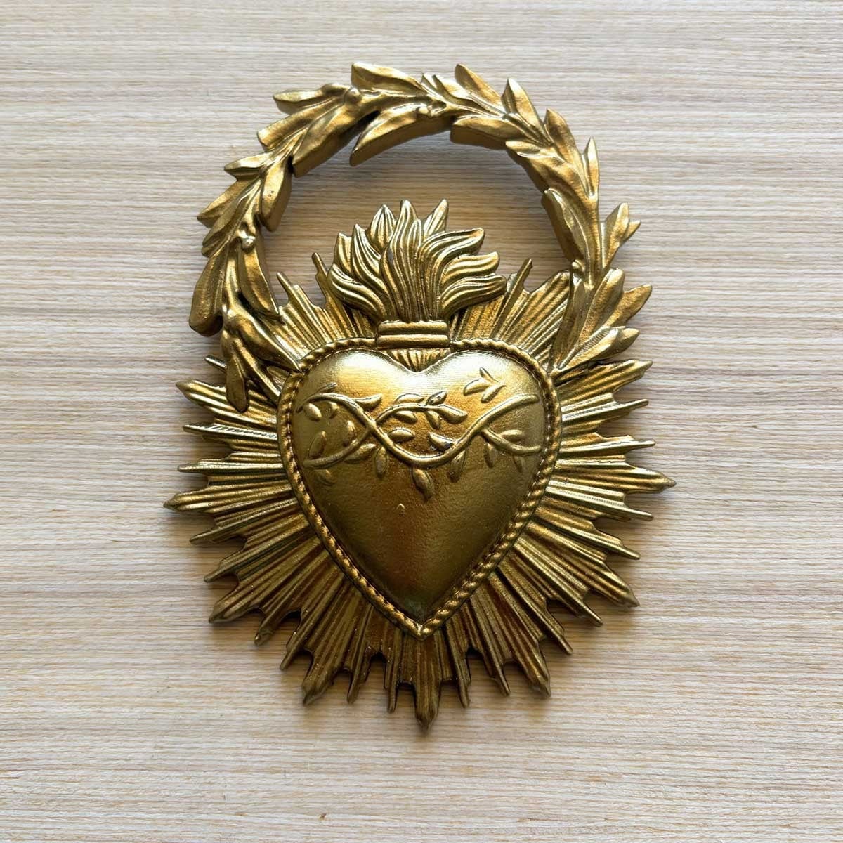 Déco murale Cœur avec couronne Ex-voto doré - 5