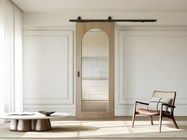 Porte coulissante avec système en applique en bois et MDF - arche naturel clair et verre trempé cannelé - H205 x L83 cm - ODEZA