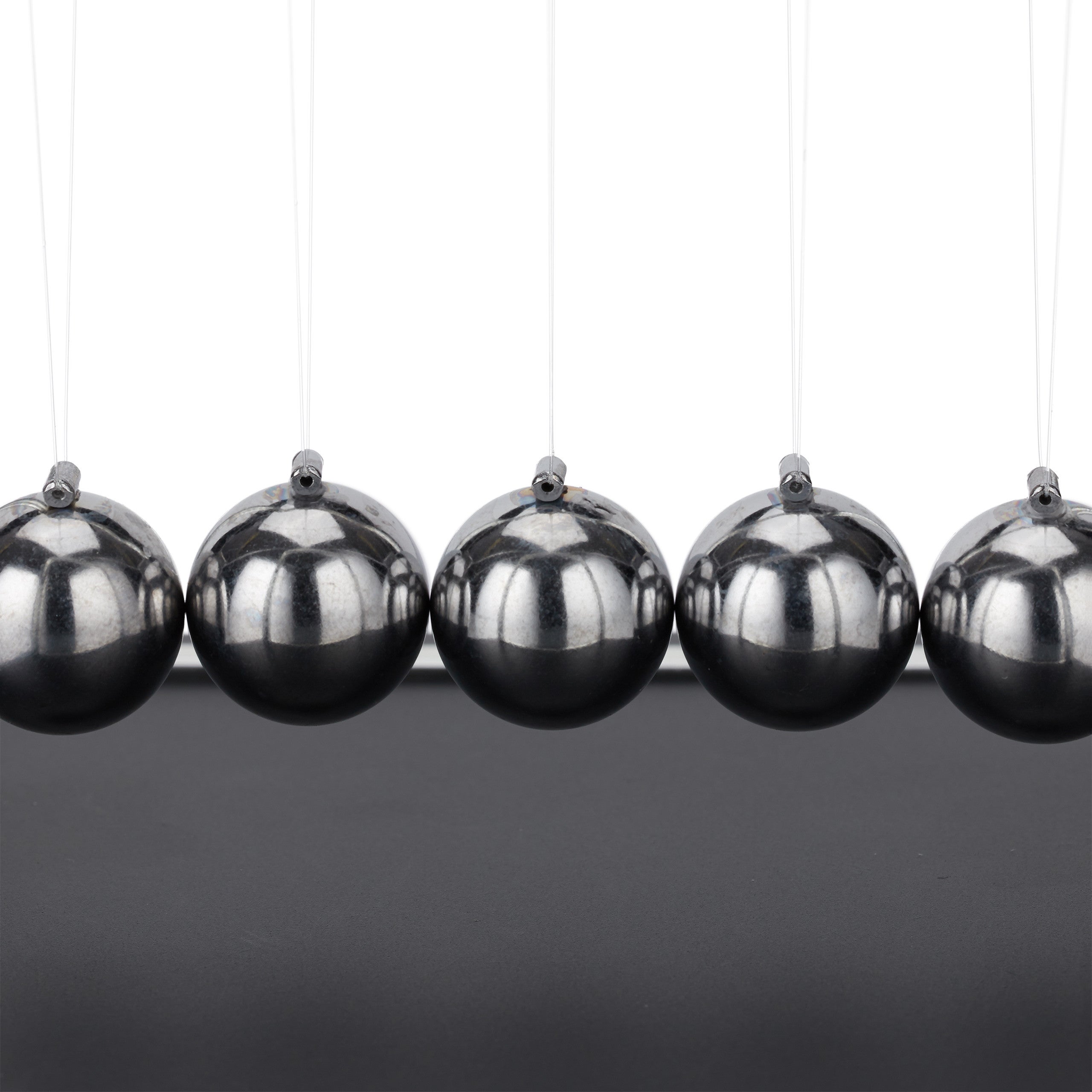Pendule Newton, décoration bureau de travail, physique, science & art, 5 boules, métal, balancier, argenté, Relaxdays - 8