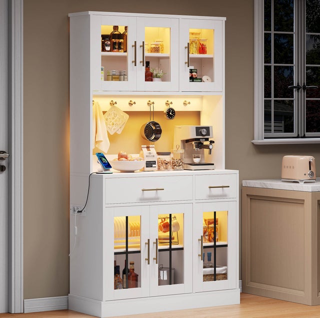 Carrito de cocina con 6 puertas, 2 cajones, estantes regulables, LED y enchufe, estilo campestre, MDF blanco