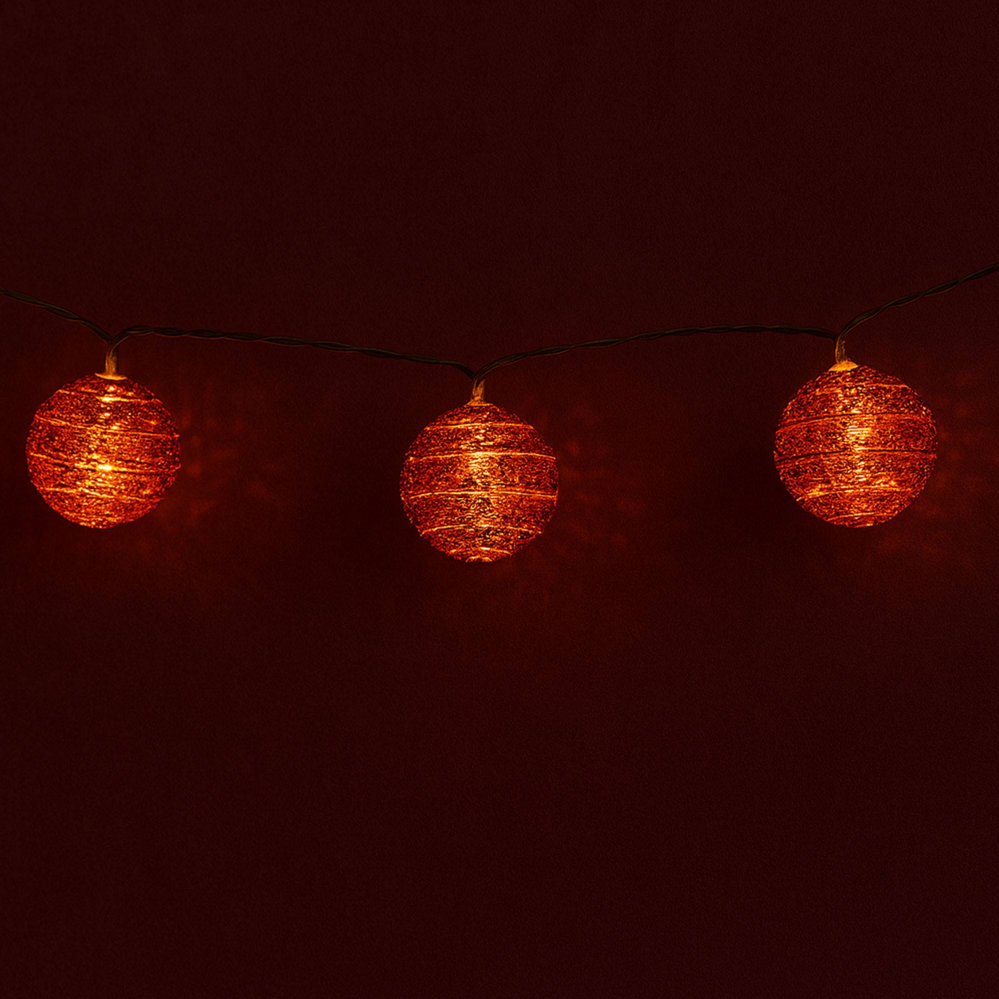 Guirlanda de Natal com 10 luzes LED e bolas decorativas nas cores vermelha e branca. - 5