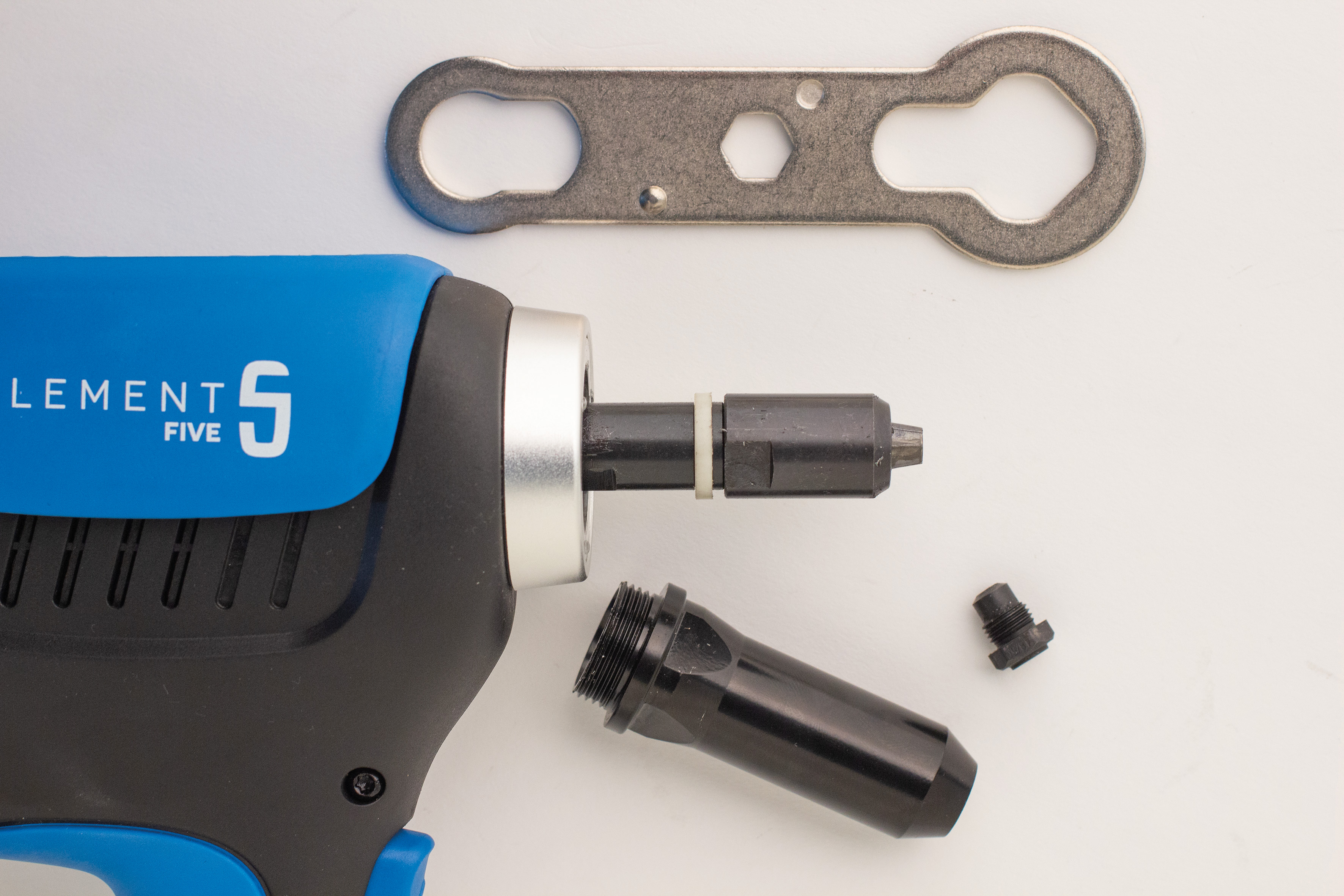 Pistola per rivetti 1 batteria 18V 2Ah 2,4 -5,0 mm SCELLIT - E-5-1XBAT - 5