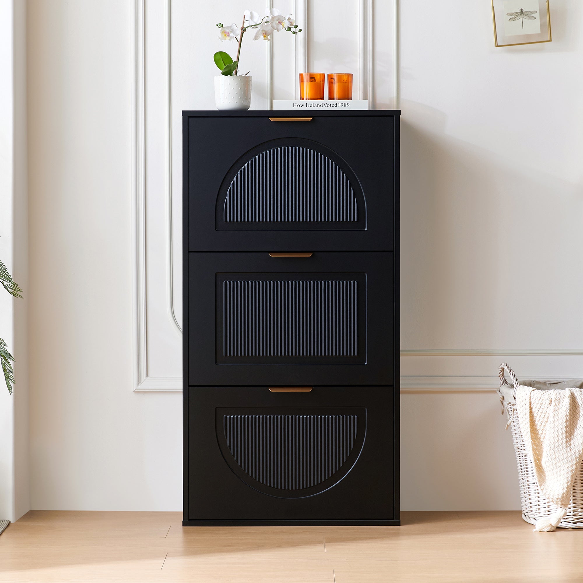 Meuble à chaussures avec 3 portes rabattables - 60 x 24 x 114 cm - MDF et poignées dorés - Noir - 3