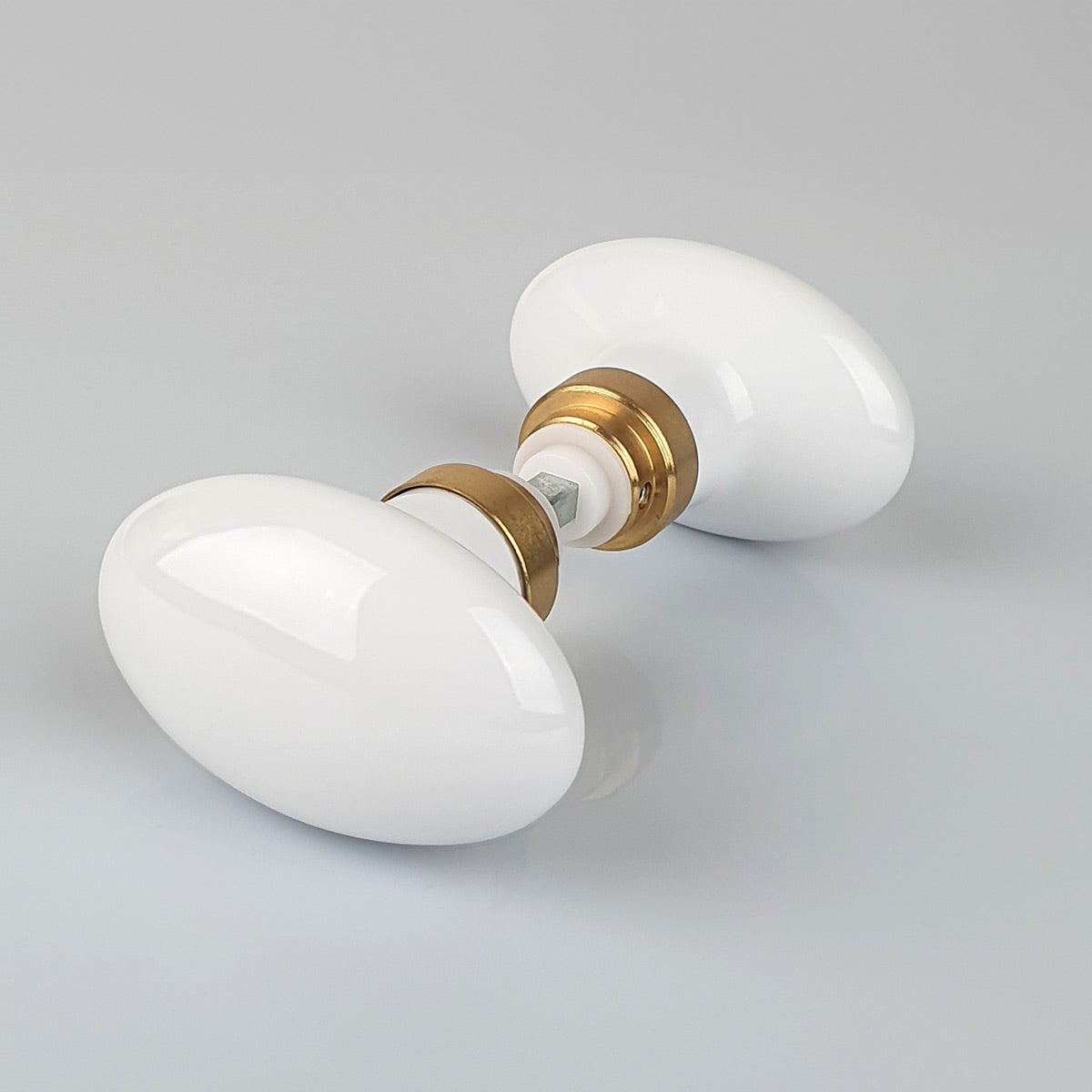 2 boutons de porte intérieure, Porcelaine blanc, Embase dorée, Carré 6 et 7 mm, modèle OLIVE - 3