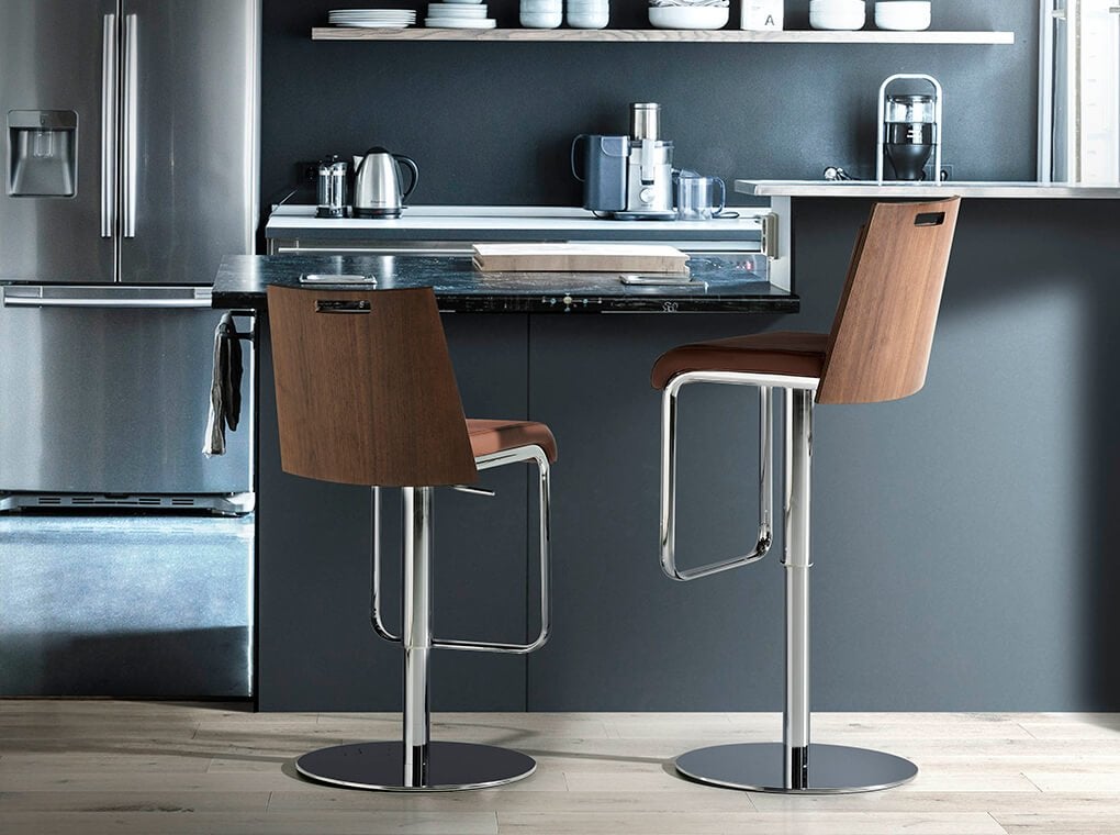 ANGEL CERDA Tabouret pivotant en similicuir marron et noyer - 9