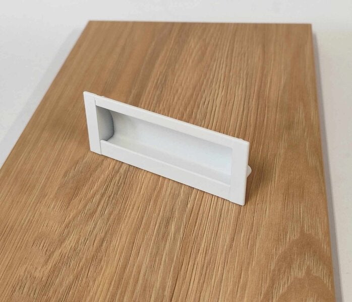 Mâner de mobilier Um-023, 96 mm, alb, pentru montare încastrată
