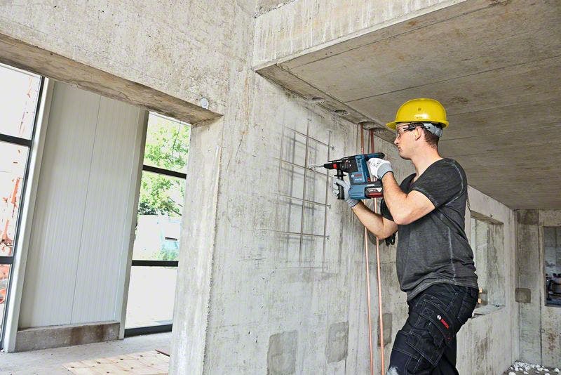 Młot udarowo-obrotowy bezprzewodowy Bosch GBH moc 2,6 J miękka rączka - 9
