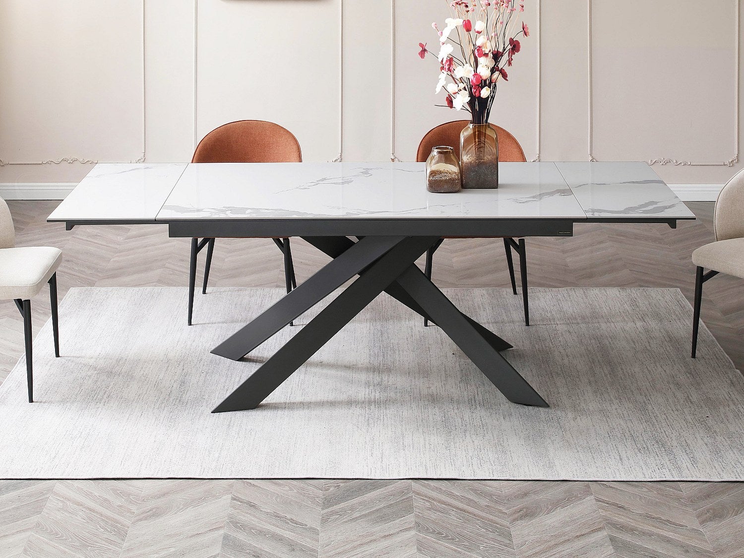 Rozkładany stół jadalniany 6-10-osobowy z ceramiki i metalu – imitacja marmuru w kolorze białym i antracytowym – COREMA marki Pascal MORABITO