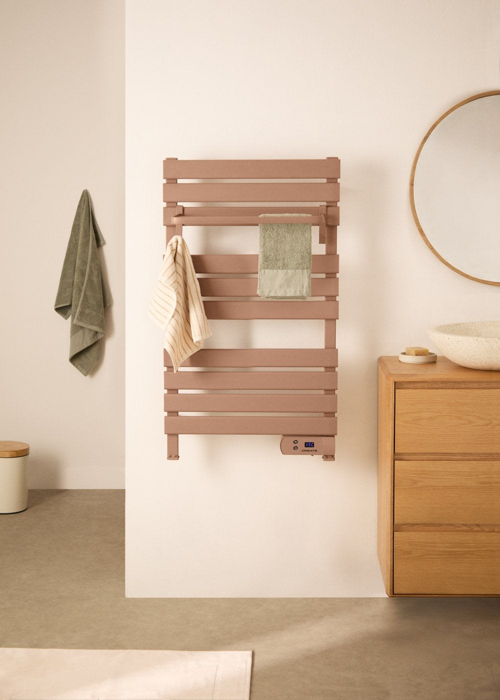 WARM TOWEL - Elektryczny wieszak na ręczniki podłogowy lub ścienny 500W