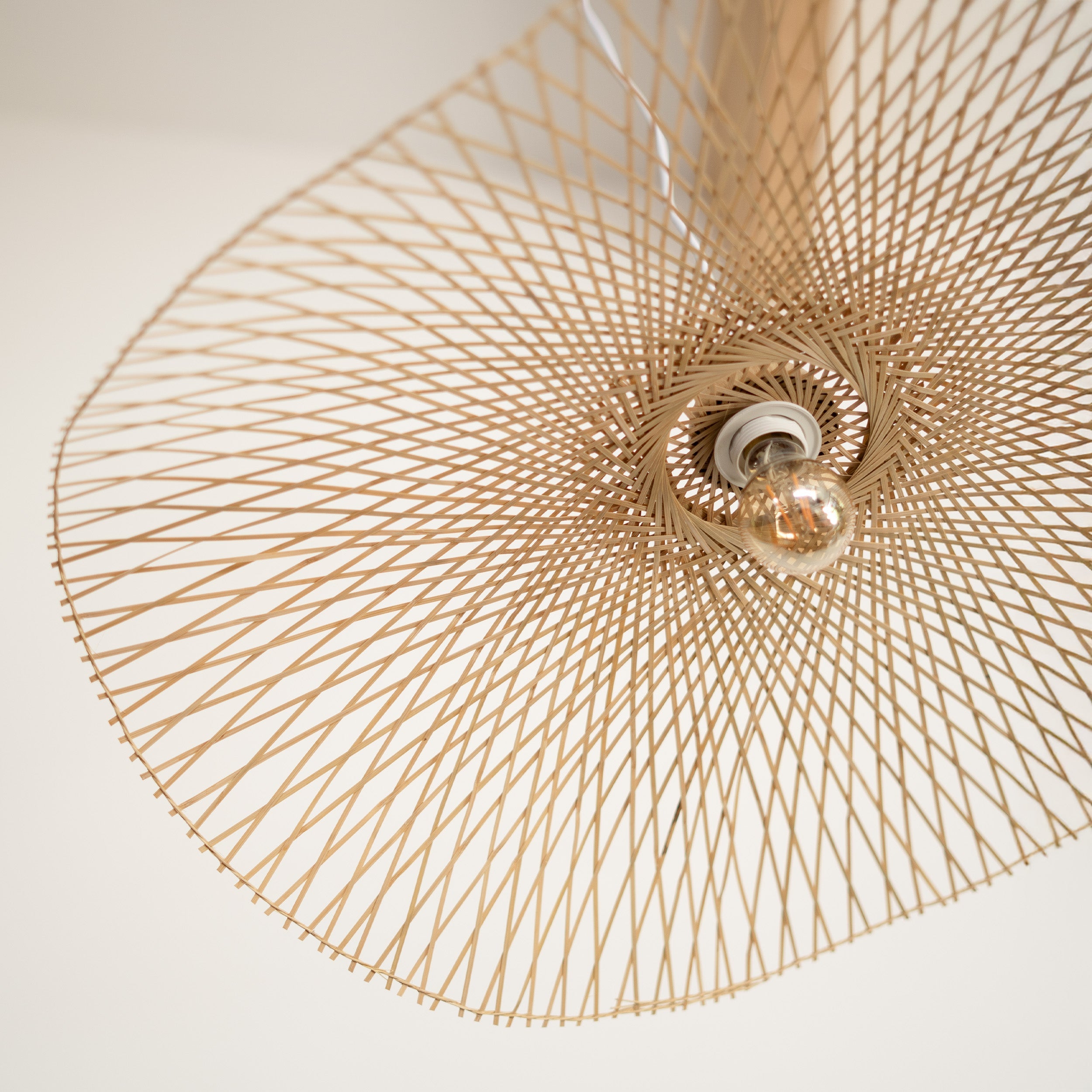 Suspension D75 cm en bambou avec fil blanc - Jipi - 5