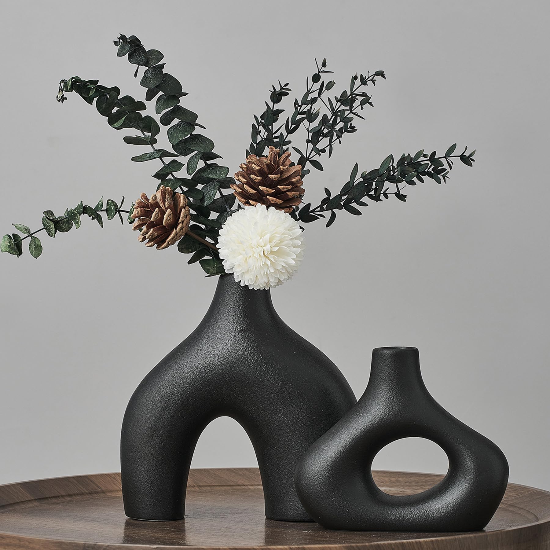 Zestaw dwóch czarnych ceramicznych wazonów do dekoracji wnętrz dekoracyjny wazon z centralnym otworem okrągły wazon kształcie pączka idealny prezent