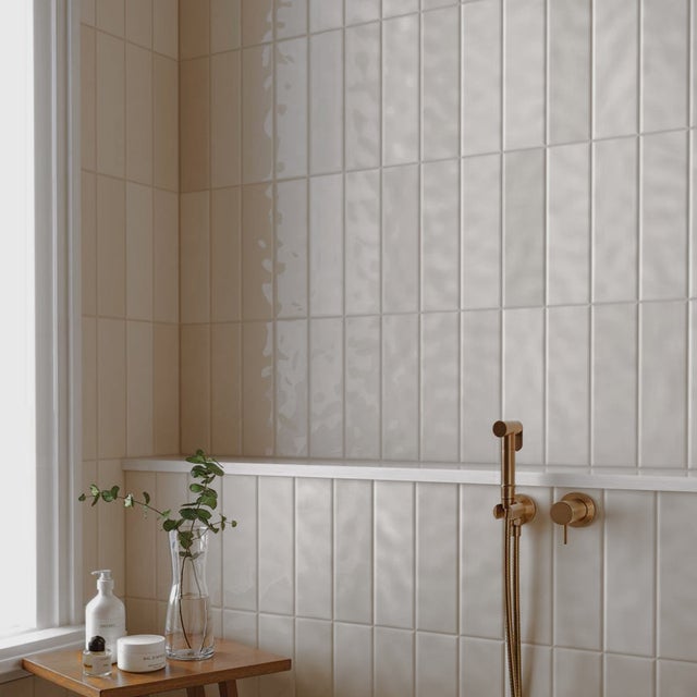 Carrelage mur effet zellige Amani Beige Sable 7x25 cm - Réflex Boutique