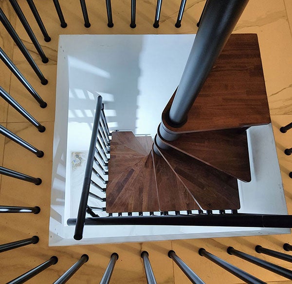 Escalier colimaçon 12 marches - Haut. à franchir 2.46 à 2.88m - Diam. 120cm - Trémie carrée - Struct. blanche / marches Noyer - TEKLA120/SAMNOY-12 - 5