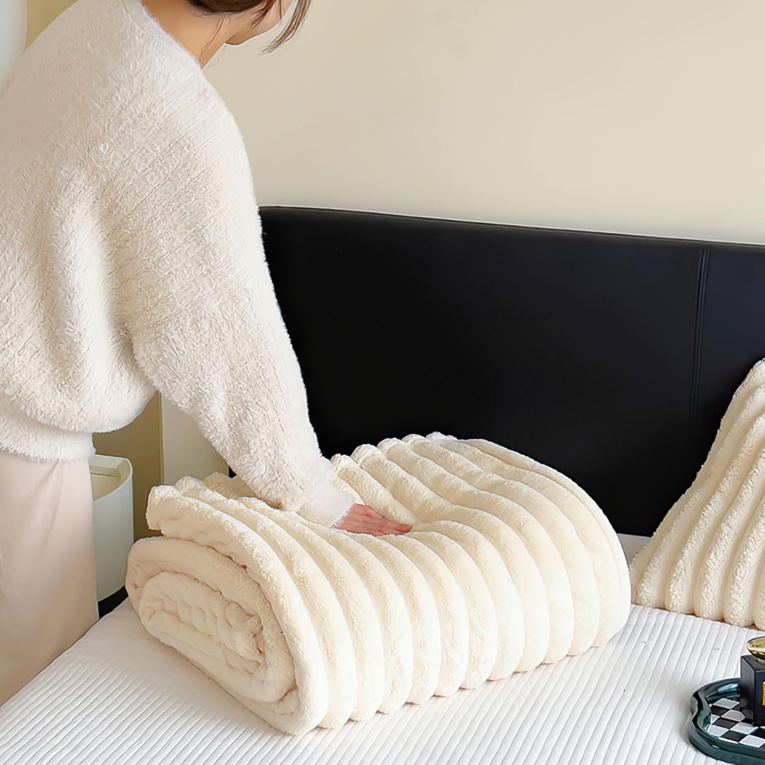 Couverture douillette 150 x 200 cm – Couverture chaude et moelleuse pour maman, femmes et petites amies (beige） - 4