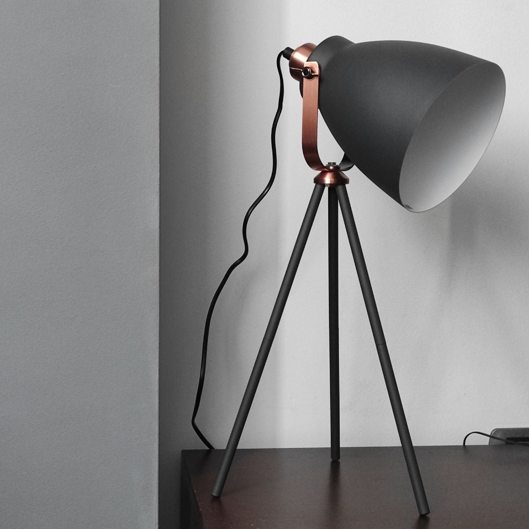 Lampe Trépied Lampadaire XXL Look F702 Noir Abat-jour Birendy - Neuf