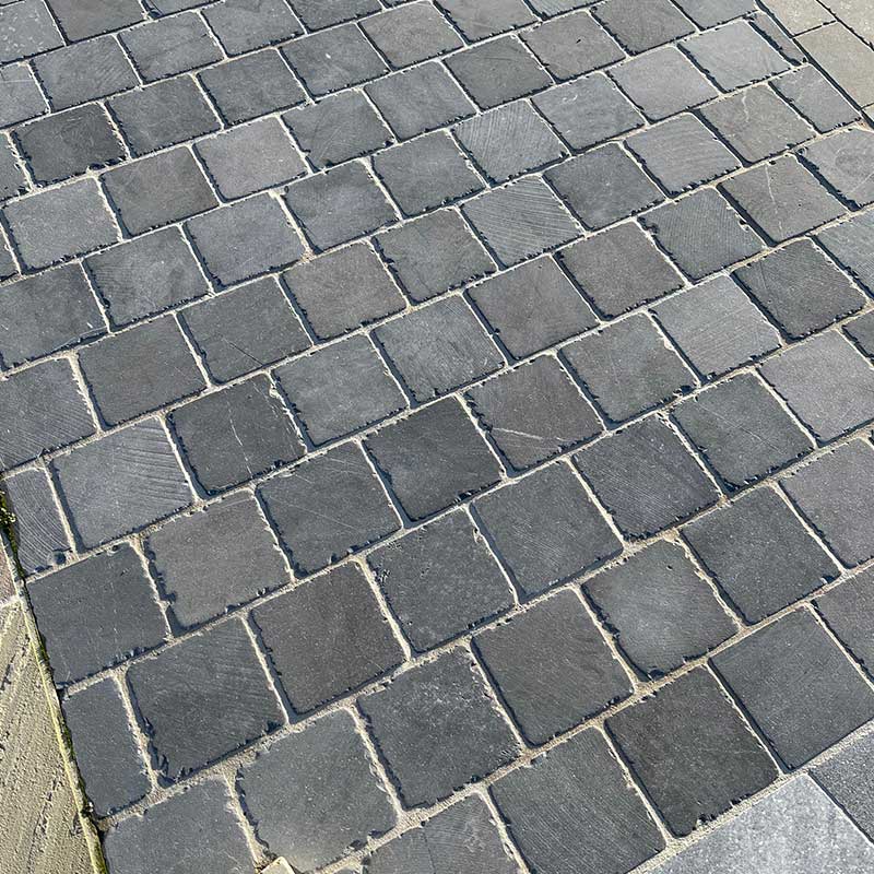 Pavés Pierre bleue Vietnam - patiné - PIERRE ET PARQUET - 10 x 10 x ép. 2,5 cm - 2