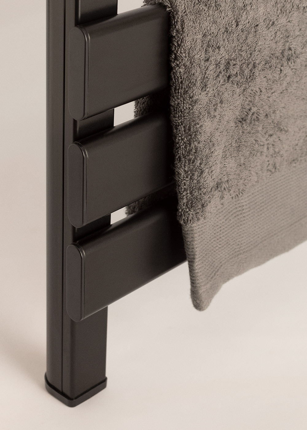 CREATE - Toalheiro elétrico de parede 150W, Sem prateleiras - Preto - WARM TOWEL MINI - 7