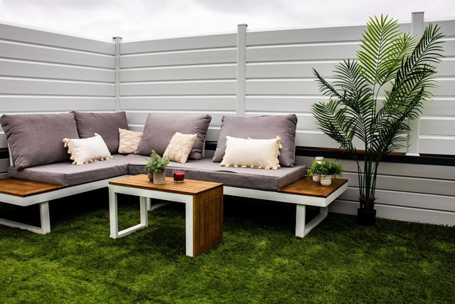 KIT EXTENSION CLOTURE PVC BLANC Long. 1M50 Haut. 1M30 - idéale pour jardin, balcon et terrasse - coupe-vent - brise vue occultant.