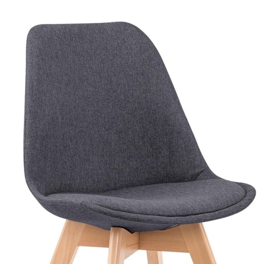 Sedia scandinava grigio scuro in tessuto e gambe in legno